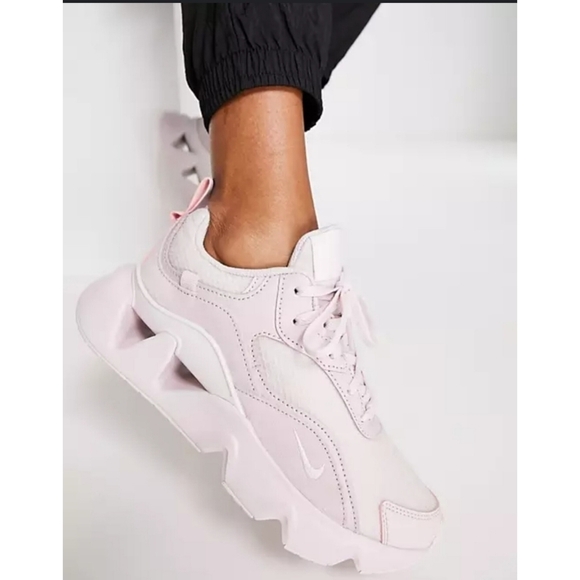 nike ryz 365 white and pink